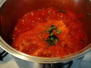 1.9 Salsa di pomodoro aggiunta del basilico. Salsa di Pomodoro Fatta in Casa per 1 sugo buono e genuino