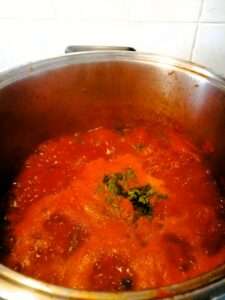 PHOTOS 1.9 Cut the basil thin and put the sauce on top. 1 Homemade salsa recipe tomato sauce how to make